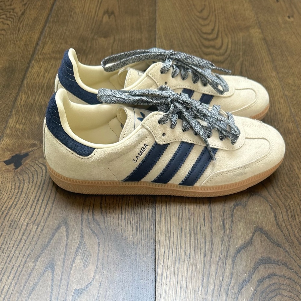 Adidas Cream Suede Sneakers samba women’s 7 US